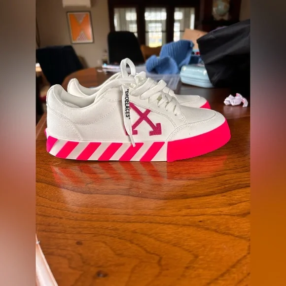 Off-White x virgil abloh Vulcanized Low Top Sneakers - Picture 8 of 11